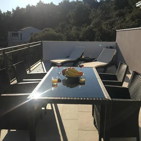 Sunny Hvar 2 - With Pool Lägenhet *